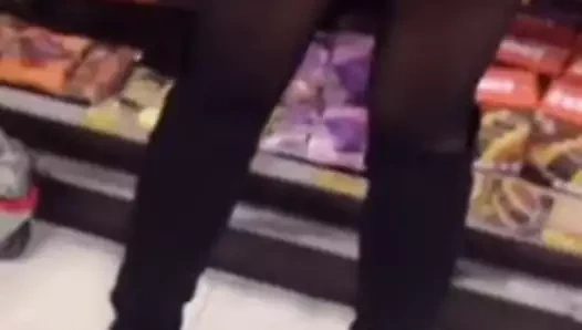 Asya milfs at süpermarket