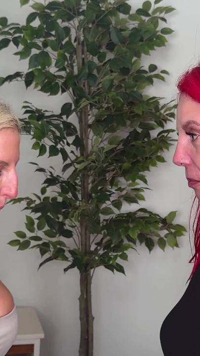 Lora Cross ilk burun fetişi videosuyla bratty gıdıklıyor