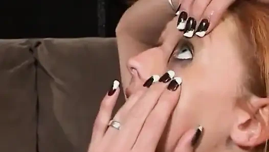 Üvey kız kardeşim sert emiyor!