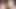 Seksi sarışın güzel kadın dizlerinin üstüne çöküp gariplerle dolu bir odayı sikiyor