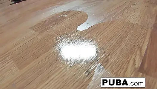 Natasha hayranlarına bu Cadılar Bayramını tek başına veriyor