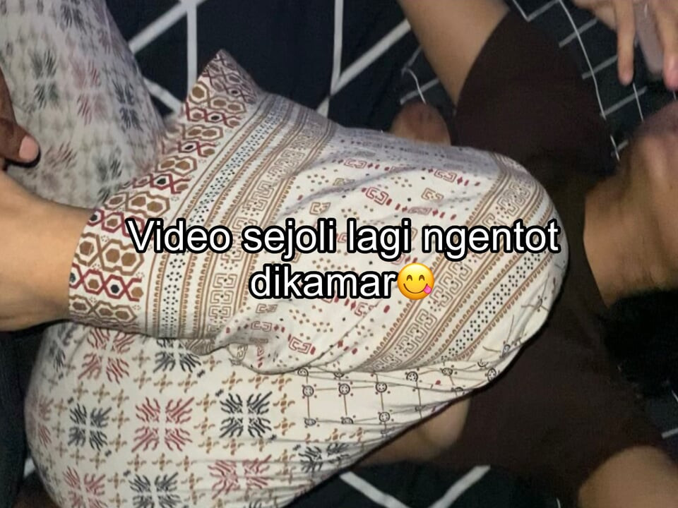 Video of an Indonesian couple fucking in the bedroom