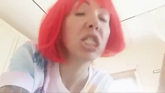 Chantal'ın dişleri çürümüş ve siyah dökülüyor