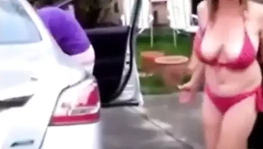 Büyük memeli bikinili sürtük