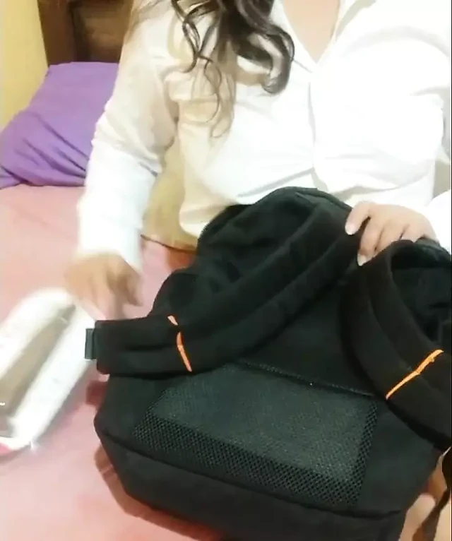 Üniversiteden sonra eve azgın geldim çünkü öğretmenim amcığıma dokundu