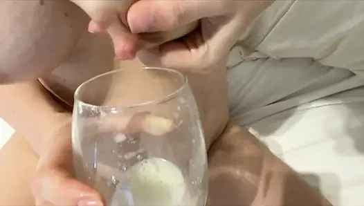 Göğüslerini sağmaya başladı... Ve gelmeye devam etti