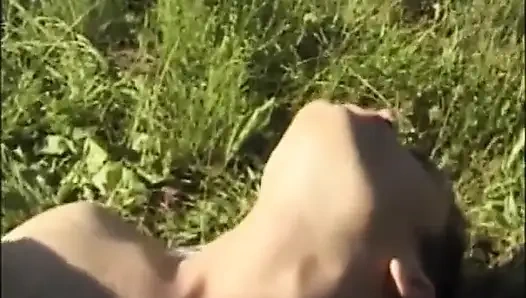 Eşcinsel çift doğada anal seks yapıyor