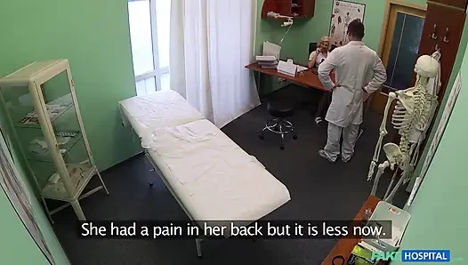 Fake hospital - güzel hasta doktorun oral ilacı için hazırlandı: ateşli bir hastane karşılaşması