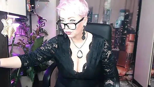 Üvey annem web kamerası sürtüğüm! Immodest dans, yakın çekim amcık ve 45+ formatta bir kaltağın dürüst mastürbasyonu!