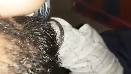 Desi rekha yenge göğüsler emmek