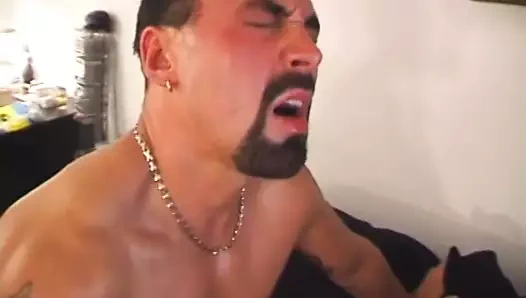 Azgın damızlık kâkül bir sarışın sonra alma bir bj üzerinde the kanepe