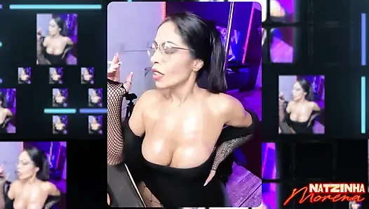 Harika büyük memeli ve aç amcıklı ateşli kız