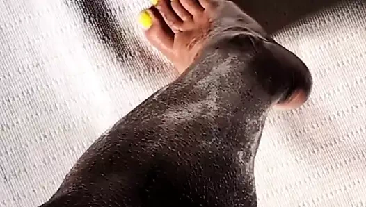 Siyah arkadaşım bana onun seksi bir videosunu gönderiyor