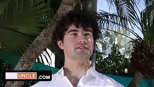 Milyarder özel bir kulüpte kişisel konsiyör hizmeti alıyor