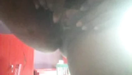 Madamnilu Hint eşek yanaklar ve dudaklar ve dil ve oluk ve ben