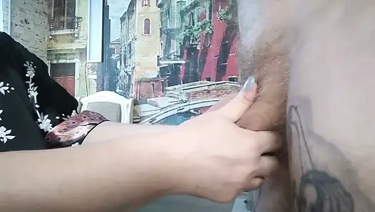 Amatör yarak emiyor yarağımı yutuyor ve ağzına boşaltıyor
