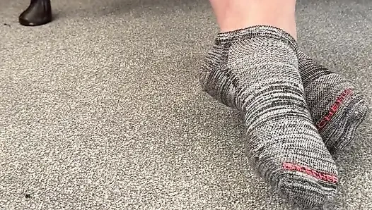 Ateşli terli ayak parmakları, benim için onları yalaman gerekiyor