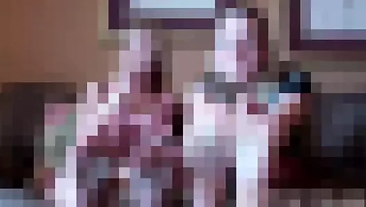 Ayaklarımı yala ve tapın seni küçük sürtükler