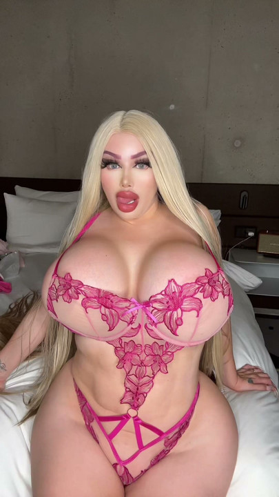 Büyük memeli bikini hatun