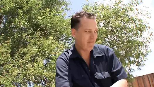 Estrada kocası gözetlerken bir yarakla seks yapıyor