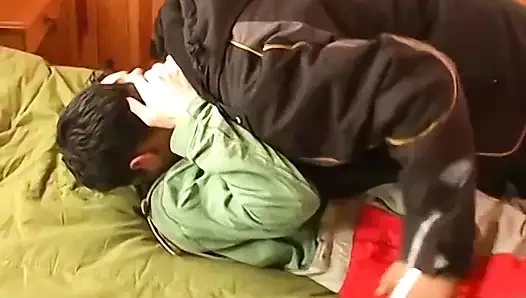 Yakışıklı sporcu Malachi Cooper ve sevgilisi boşalıyor ve sikişiyor