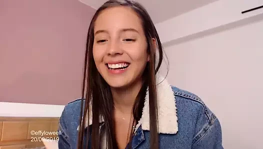 Tatlı sıska kız giyinirken seni baştan çıkarıyor