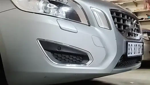 Arabam bozuldu ve arabayı tamir etmeme yardım eden azgın bir tamirci vardı