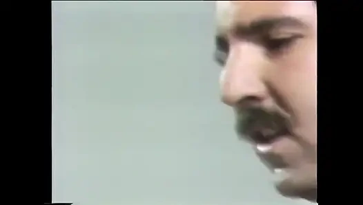 Üçlü seks - hemşire doktorun ateşli bir hastayı sikmesine yardımcı oluyor