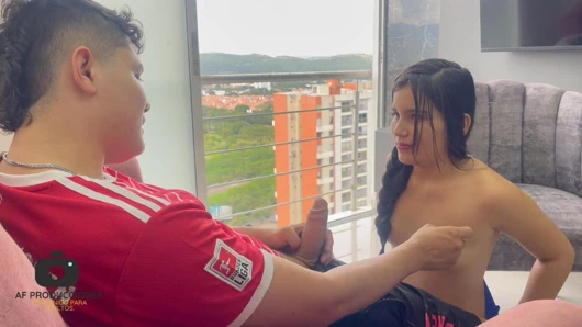 Yeni erkek arkadaşıyla çıkmalarına izin vermem karşılığında üvey kız kardeşimi götten sikiyorum.