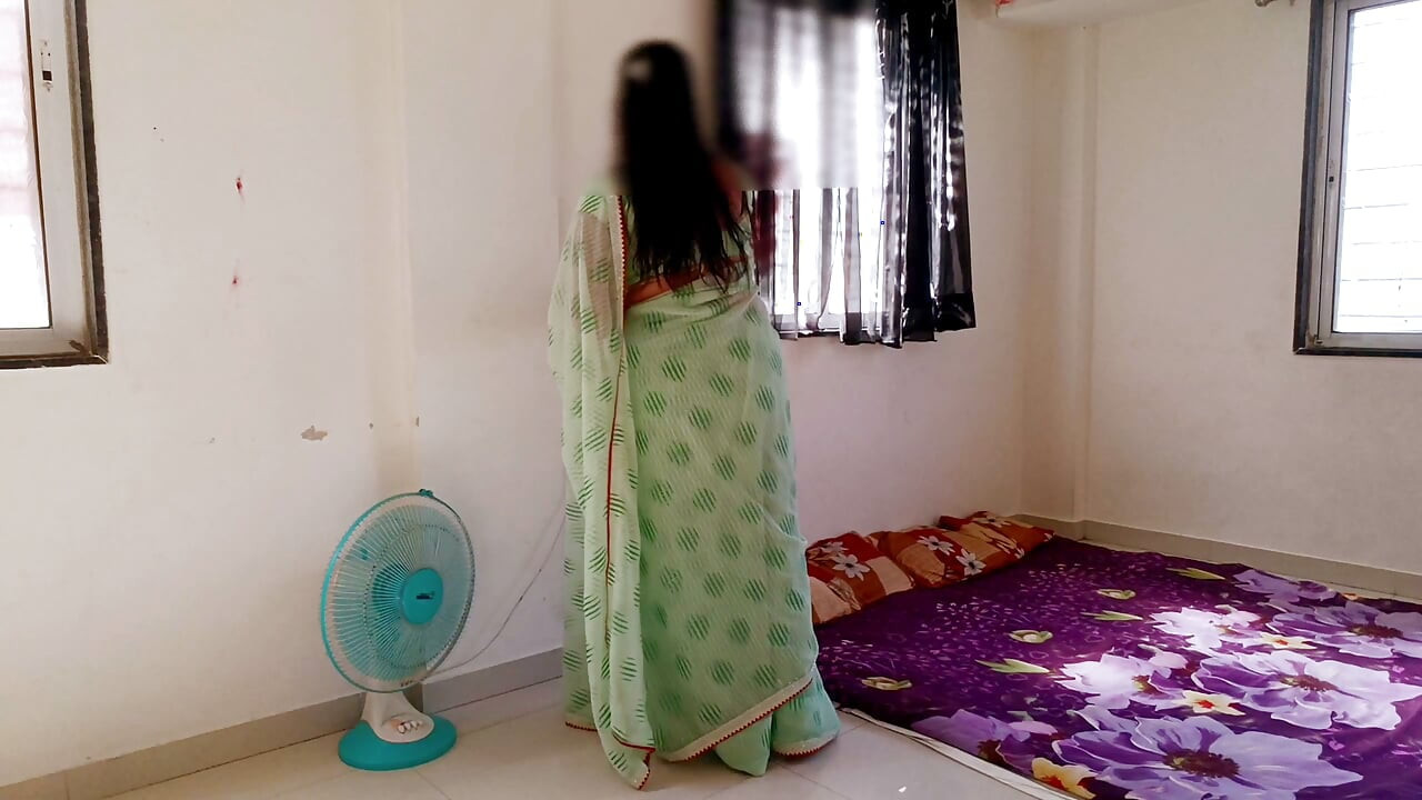 Riya Bhabhi shook her boyfriend's penis and sucked it
