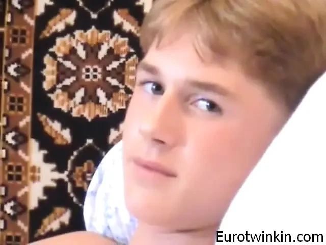 Andrey ateşli kremsi dölünü boşaltıyor