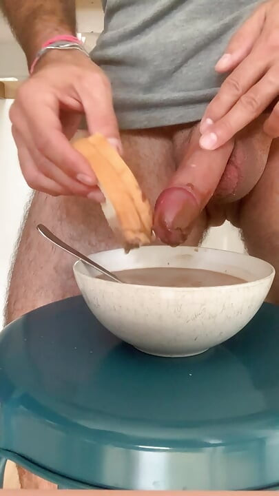 Nutella, süt ve yarak kahvaltı yemeği