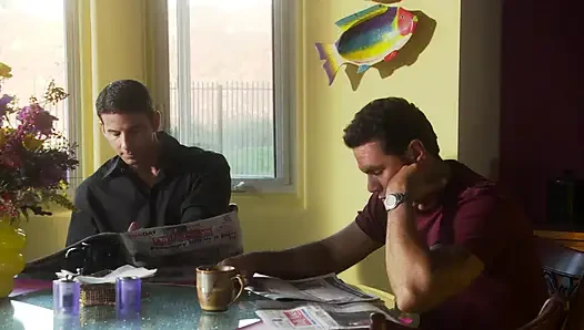 Sevimli kızıl saçlı harika seks seansının ardından amına krem alıyor