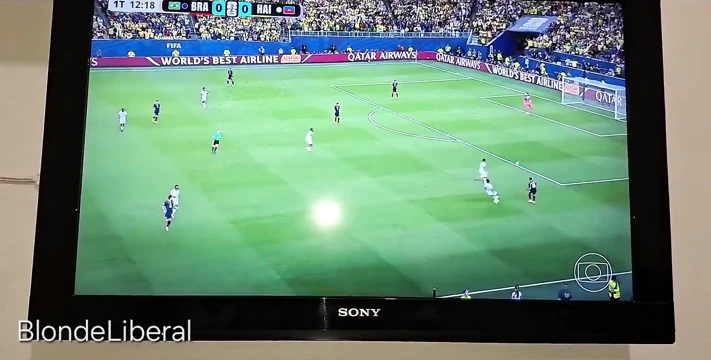 İlk hayran beni sikecek ve Brezilya maçını izleyecekti ama beni ayakta tuttu, bu yüzden beni sikecek 3 yarak buldum -1
