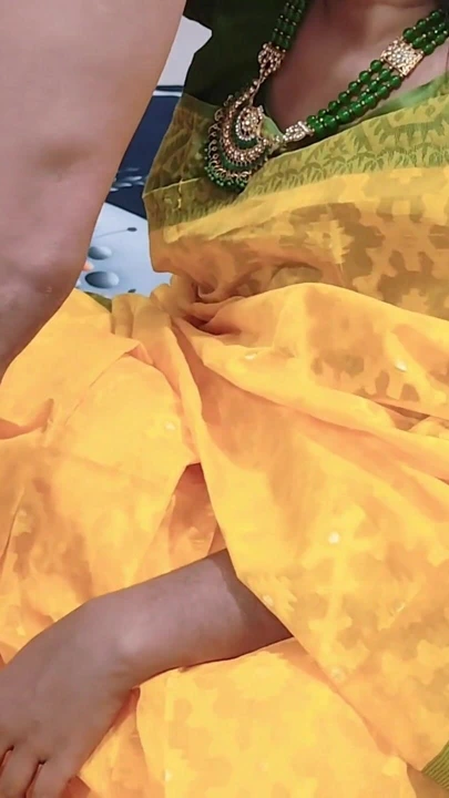 Your-eshita.fast Falgun'un desi ateşli ve seksi güzel kızı onu geziye çekerken neredeyse sikişiyor. | Klip 1