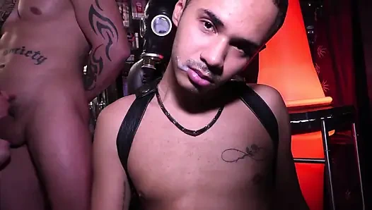 Trans eşcinsel erkeklerle sikişiyor, tuhaf seks