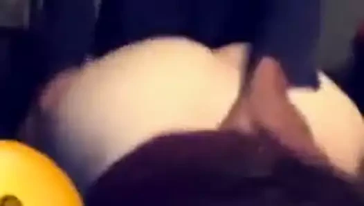 Arkadaşımın kız kardeşi, o eve gelmeden vurmama izin verdi.