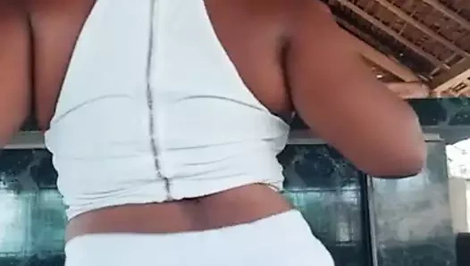 Une bonne chienne au gros cul