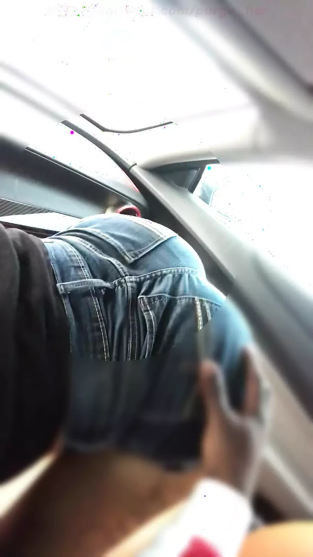 Чернокожая Thot отсасывает мне среди бела дня на парковке. Это так сексуально. подпишись на мои единственные поклонники, это бесплатно