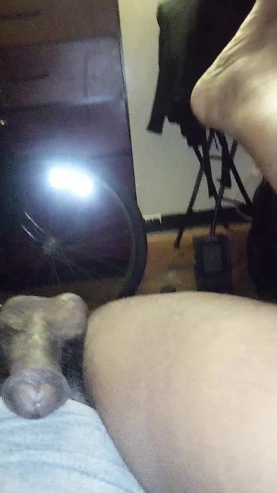Gel götümü ye ve sulu büyük zenci yarağı femboy güzel parmaklar ve sulu büyük zenci yarağı ve taşaklar femboy