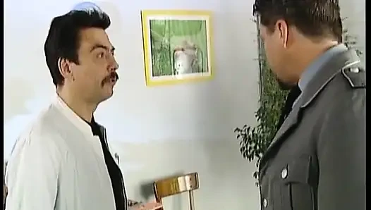 Ateşli Lezbiyenler Ve Tıp Odasında Sert Sikişiyor