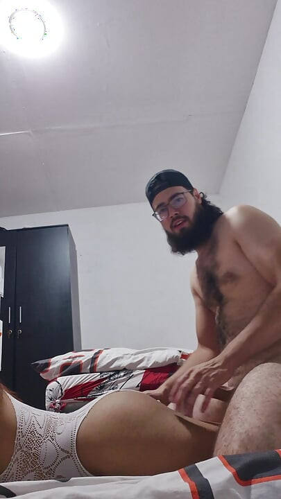 Beni sikiyor göğüslerimden sütünü çıkarıyor buna bayılıyorum!!