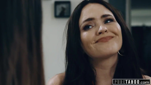 Saf tabu üvey anne üvey amca ile genç yakalandı ve katıldı