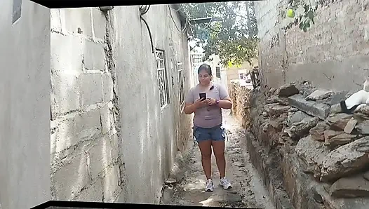 Kocamın en iyi arkadaşı beni sert sikiyor, sulu amımı zevkle çığlık atıyorum ve tüm sıcak sütünü içimde bırakıyorum