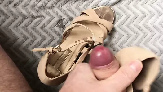 Kullanılmış topuklarına mastürbasyon yapmak