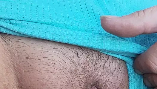 Yaramaz Amerikalı kadın dışarıda amcığı dışarıda sigara içiyor