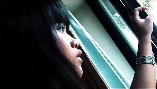 Kanda ve Nicha sert lezbiyen sekste birbirlerinin ıslak amcıklarını yalıyor