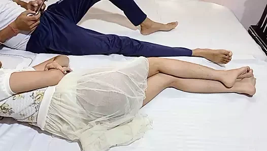 Adım kardeş ne ​​chhoti ko hi chod dala full hd hindi chudai video ile clear audio desifilmy45 yeni desi porno seks video