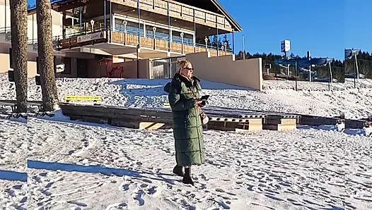 Amatör Sarışın, Olgun Eş, Yürüyüşten Sonra Seksin Tadını Çıkarıyor