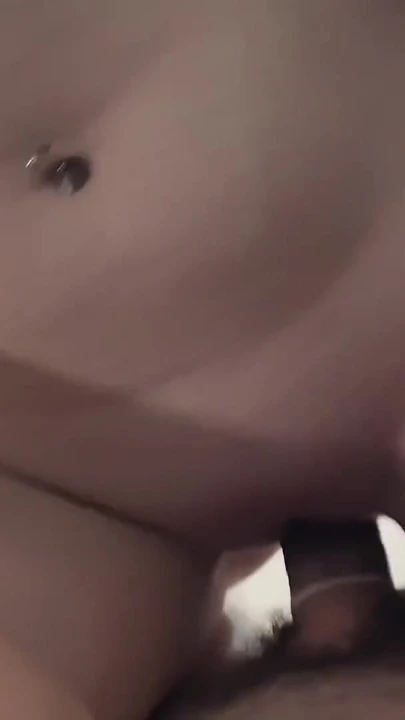 İki sevimli kız iki adama seks teklif etti ve iyi sikişti. Bakış açısı dörtlü seks. | Klip 2